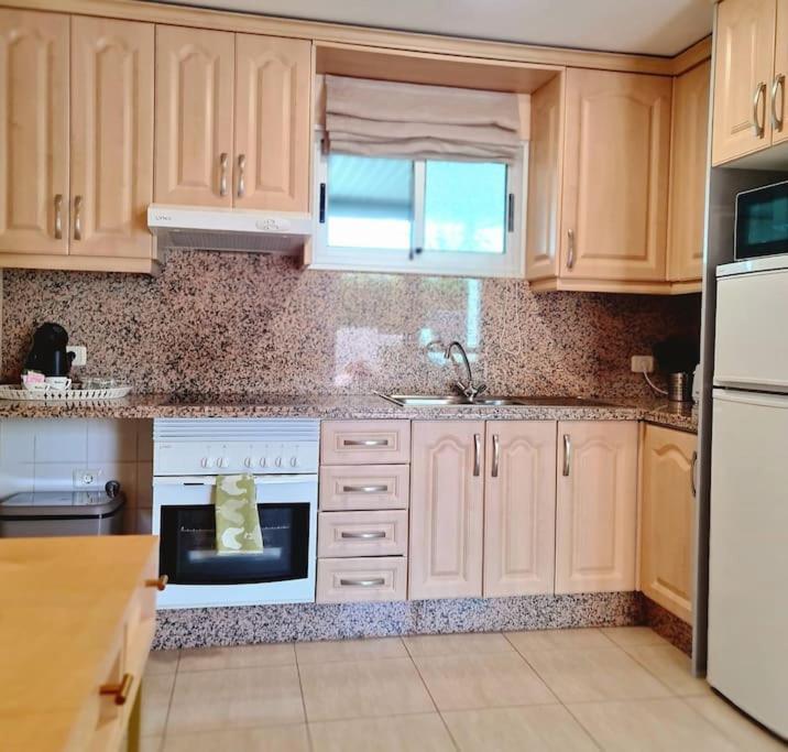 Homely Apt In Modern Building With Pool San Miguel de Abona Luaran gambar