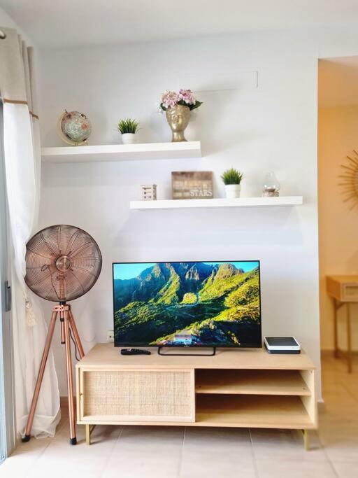 Homely Apt In Modern Building With Pool San Miguel de Abona Luaran gambar