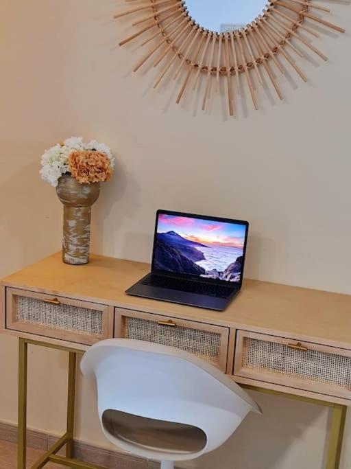 Homely Apt In Modern Building With Pool San Miguel de Abona Luaran gambar