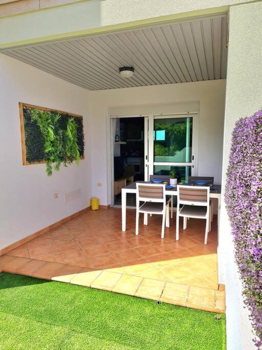 Homely Apt In Modern Building With Pool San Miguel de Abona Luaran gambar